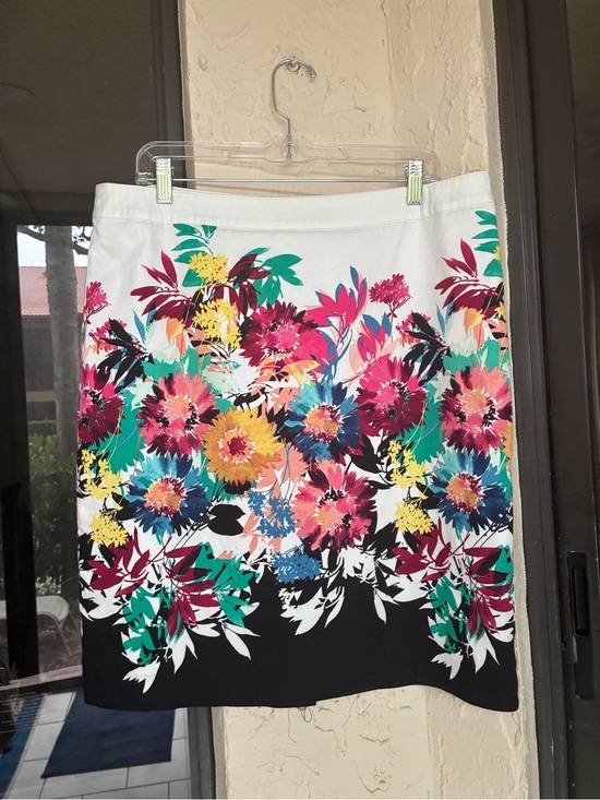 Van Heusen Dresses & Skirts - Van Heusen White Floral Pencil Skirt with Multicolor Bouquet